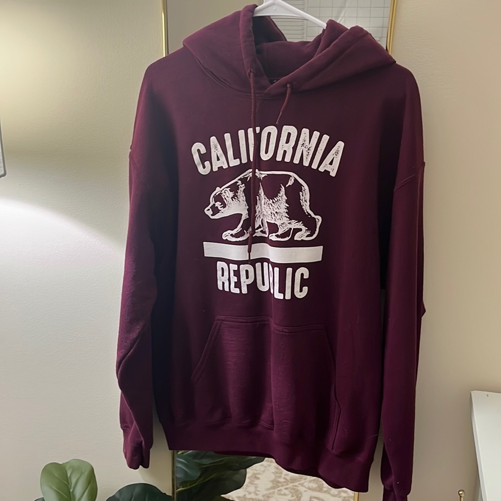 California Republic maroon sweatshirt size XL